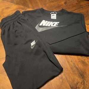 Nike Black Kids Logo Sweatpants and Sweatshirt Set